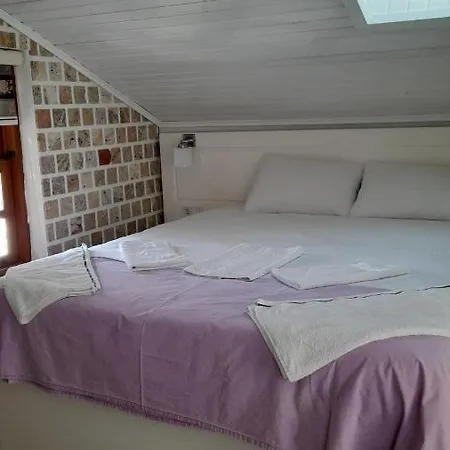 Bat Aparthotel 3*