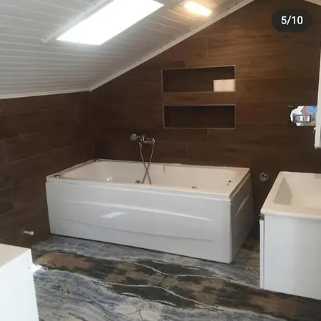 Bat Aparthotel 3*